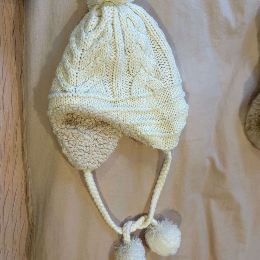 Cozy Cream Knit Pom-Pom Hat